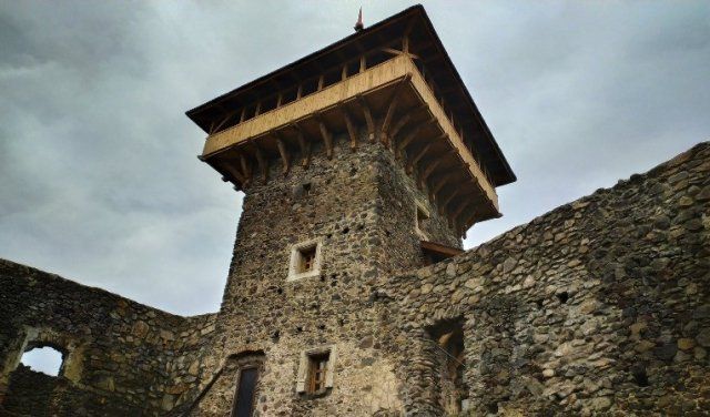 В Закарпатье на Невицком замке реставрировали первую башню 