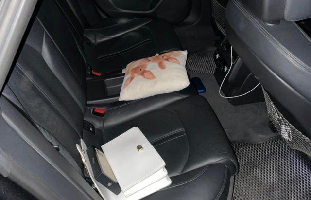 В Закарпатье останавливают третью контрабанду iPhone 13: На этот раз у мажоров на "Ауди S7"