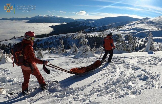 Турист совершил ошибку, съехав с лыжной трассы на известном курорте в Закарпатье 