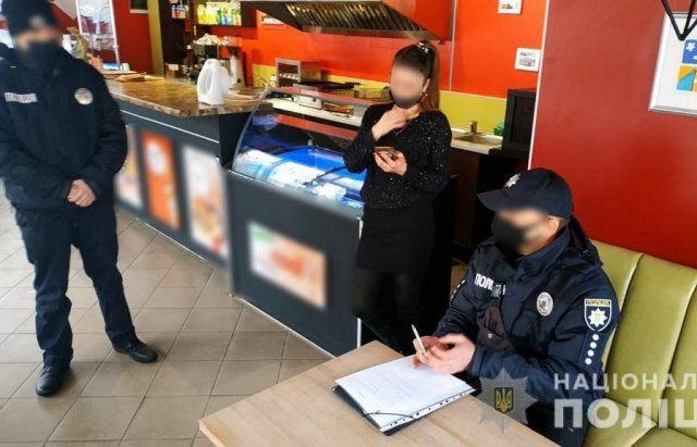 Кафе Ужгорода устроили "засаду": Абсолютно всех проверяли на наличие ковид-сертификата