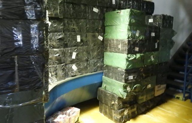 На границе Украины и Словакии таможенники обнаружили почти 2 млн штук контрабандных сигарет