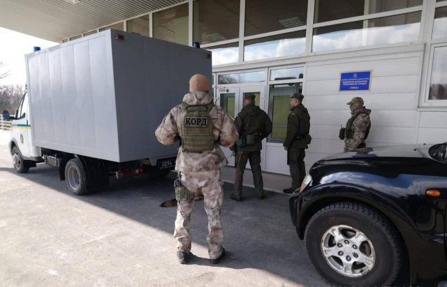 На Закарпатье правоохранители конвоировали иностранца обратно в Венгрию 