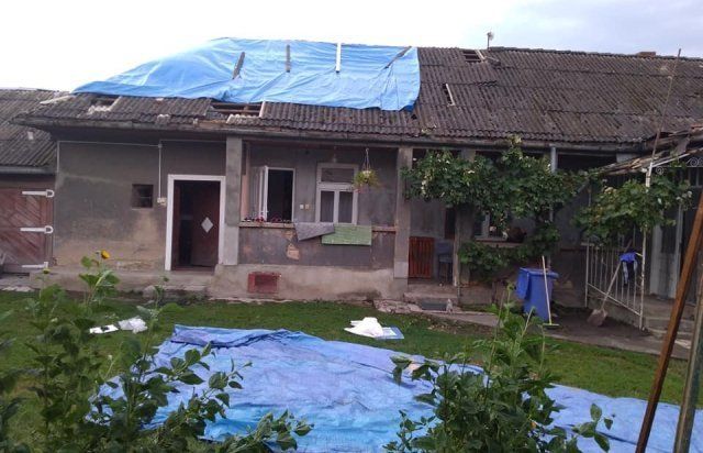 В Закарпатье спасатели показали, что натворила непогода за один день 