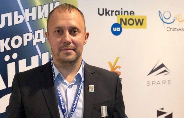 Стальной кулак: Тренер из Мукачево навсегда вошел в новую Книгу рекордов Украины