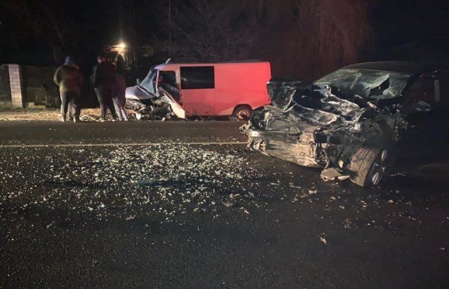 Полная разруха на трассе в Закарпатье: Автомобили можно сдавать на металлолом, пострадали люди 