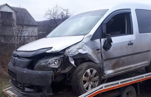 ДТП в Закарпатье: Грузовик вылетел из неоткуда и столкнулся с микроавтобусом