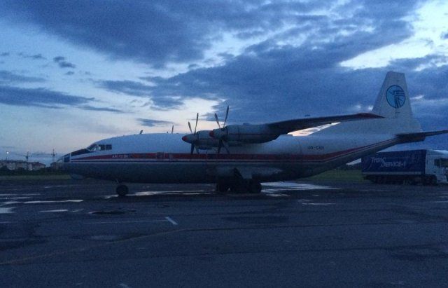 АН-12, который совершил аварийную посадку под Львовом, подозревали в перевозе контрабанды на Закарпатье 