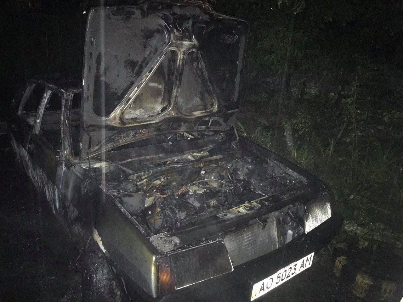 В Ужгороде под утро подожгли автомобиль чиновника 