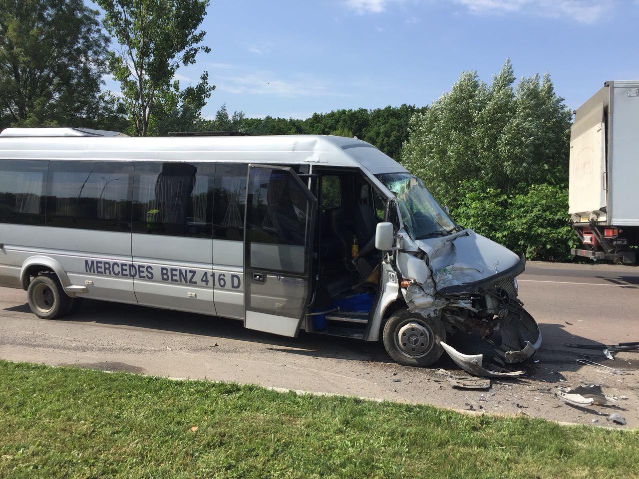В Закарпатье возле Мукачево произошло ДТП с участием двух микроавтобусов