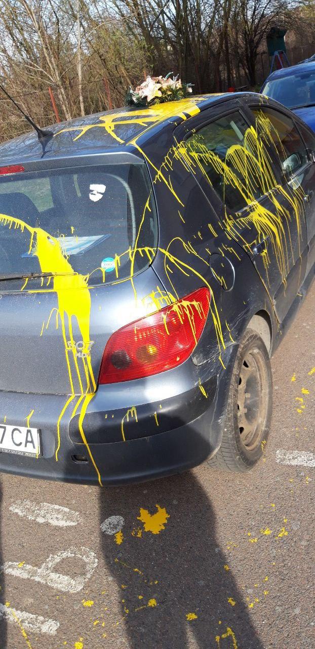 Охота на политиков: В Ужгороде уже второй нардеп обнаружил свой автомобиль изгаженным