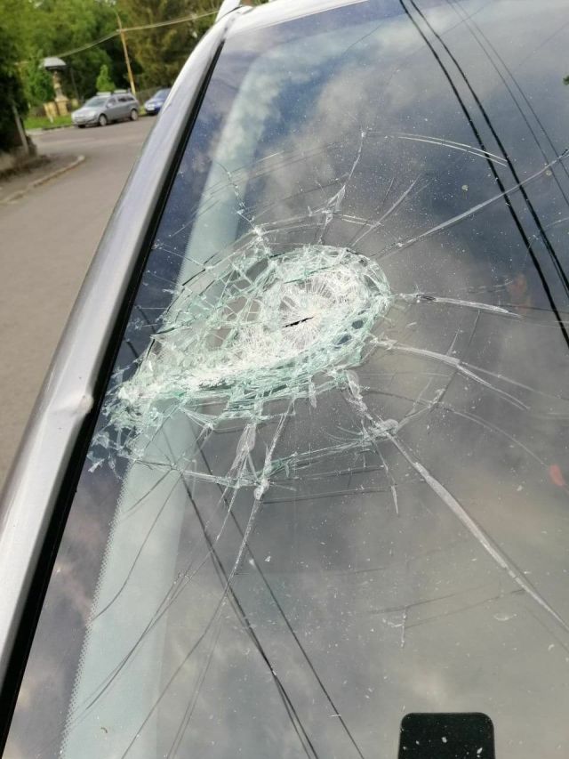 В Ужгороде хозяину автомобиля сильно не повезло с утра 