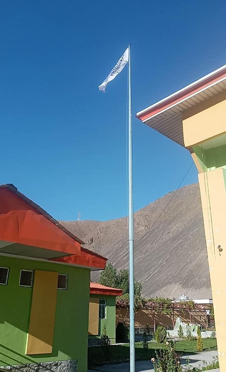Над резиденцией губернатора Панджшера талибы подняли свой флаг