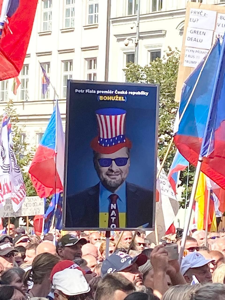 В столице Чехии Праге вчера прошёл многотысячный митинг