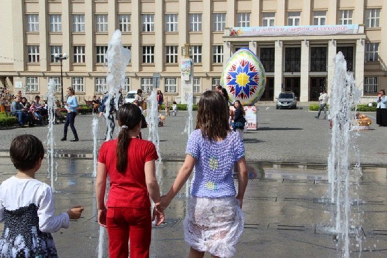Понедельник после Пасхи в Украине называют Обливным или поливов