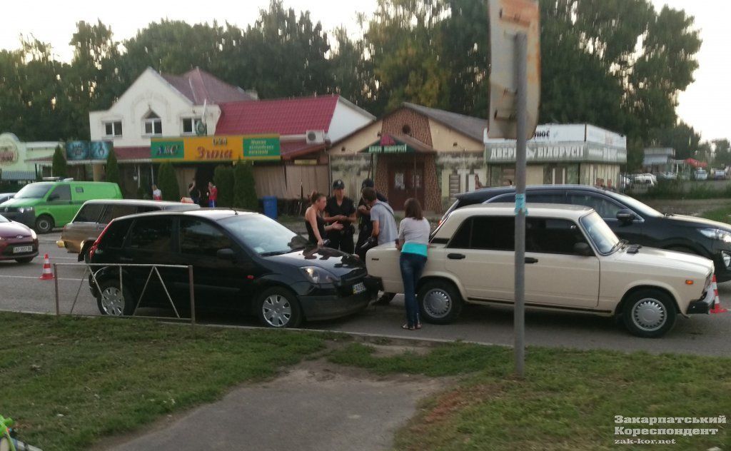 В Ужгороде на перекрестке улиц Капушанская и Легоцкого произошло ДТП