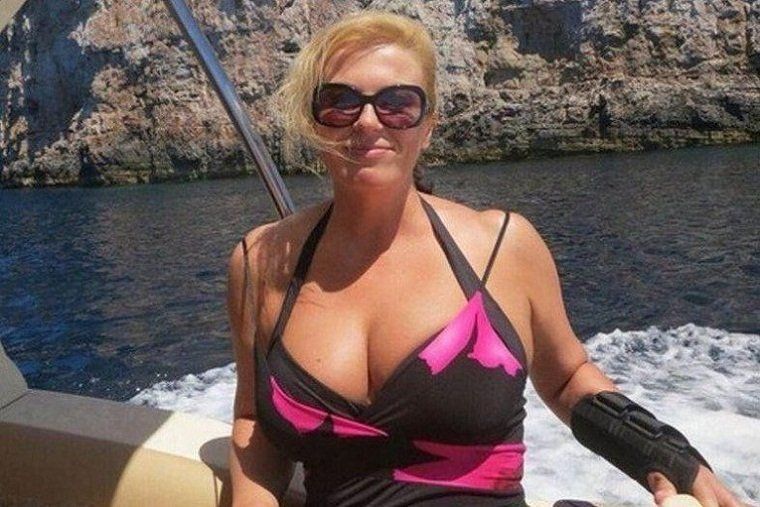 Президент Хорватии в сексуальном купальнике