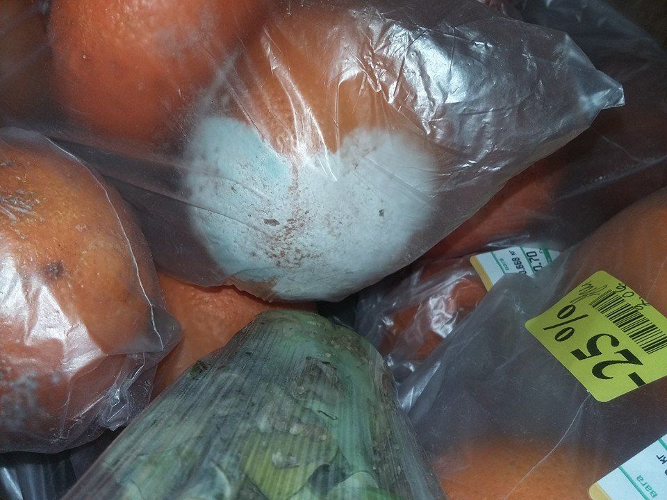 В сети появились шокирующие фото из ужгородского супермаркета