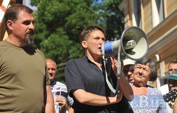 Участники митинга Савченко подписали обращение к президенту