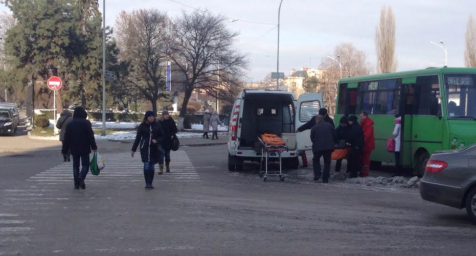 Водій зробив аварійну зупинку біля готелю “Ужгород”