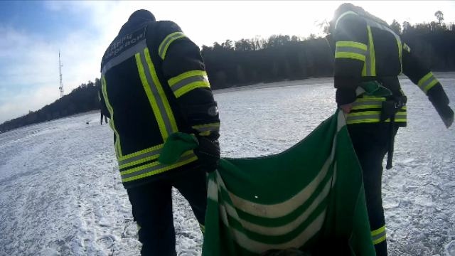 Черкассы: под лед провалились двое парней, один погиб