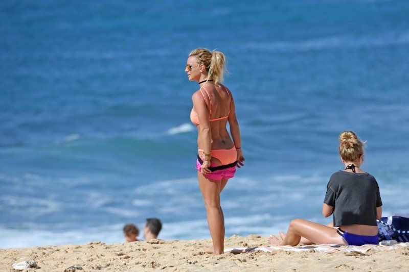 Бритни Спирс пару дней назад во время отдыха на Гавайях