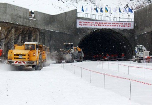 Завершение первого этапа строительства железнодорожного тоннеля в Карпатах