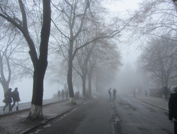 Два дні поспіль, як і попереджали синоптики, місто "потопає" у тумані