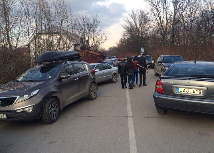 Транспорт не впускають і не випускають ні з української, ні з румунської сторони