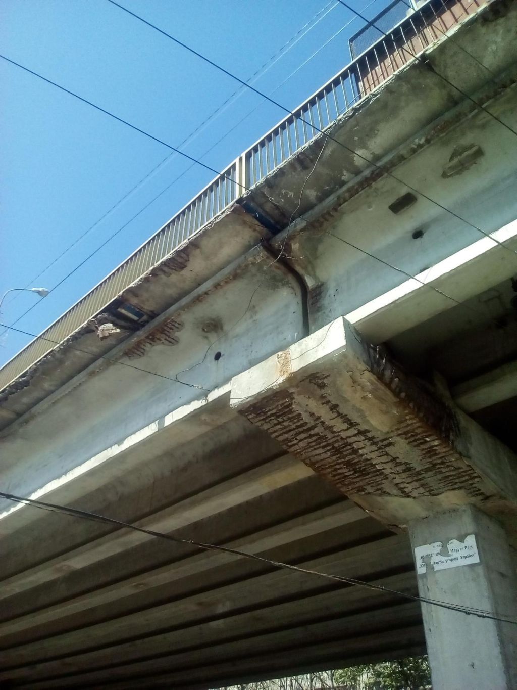 В Мукачево в аварийном состоянии оказался мост