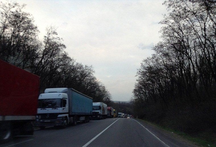 На українсько-словацькому кордоні знову кілометрові черги