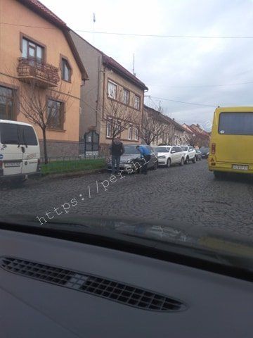 В центре Мукачево на ровном месте произошло ДТП 