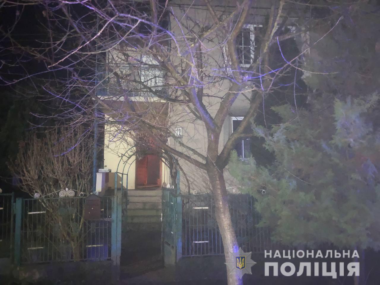 Покушение на убийство на Закарпатье: Бедолаге втыкали нож в грудную клетку раз за разом 