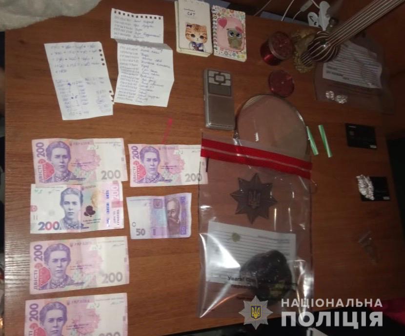 В Закарпатье рота полиции ворвалась в дом 24-летней мамы: То, что они там нашли, их лишило дара речи 