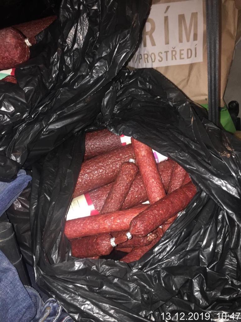 158 килограмм колбасы: Как в Закарпатье контрабандисты готовятся к праздникам
