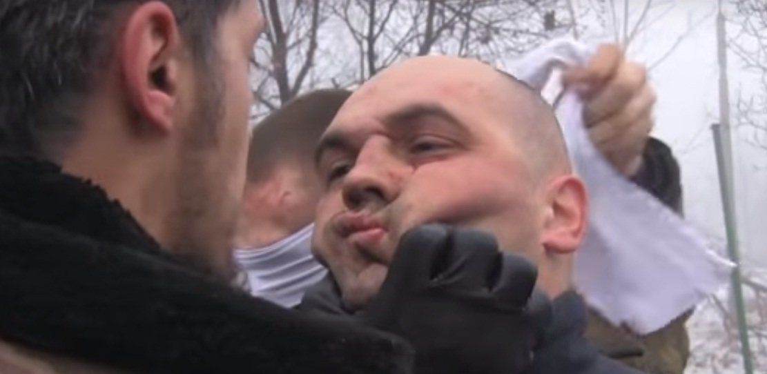 Гіві разом зі своїми поплічниками знущаються над українськими "кіборгами"