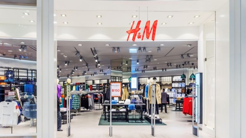 В Україні H&M офіційно продається на сайті Kasta.ua та у ТРЦ Києва