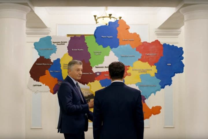 Юрий Иванович Чуйко объясняет Голобородько как теперь выглядит карта 28-и независимых государств бывшей Украины