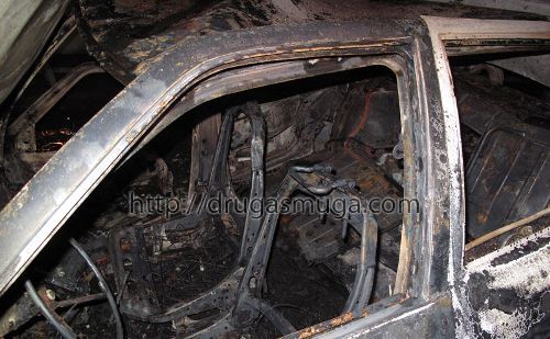 В Киеве автомобиль Renault сгорел вместе с водителем дотла