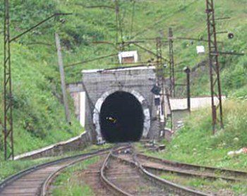 Из-за узости нынешнего тоннеля через него может проезжать только один поезд