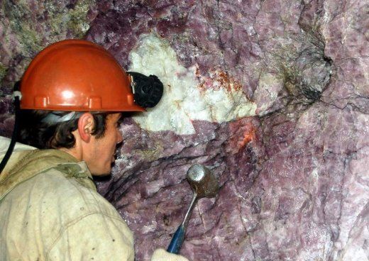 Родонітова печера у Рахівському районі Закарпатської області