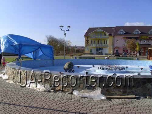 В Мукачево парк с фонтаном и розарием - изюминка для туристов