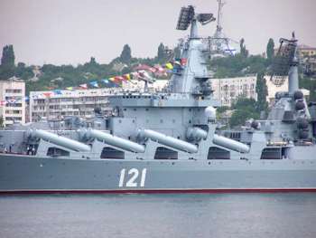 крейсер "Москва" вернулся в Севастополь