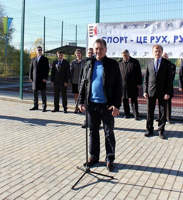 Голова Закарпатської ОДА Олександр Ледида під час відриття містечка 19 жовтня