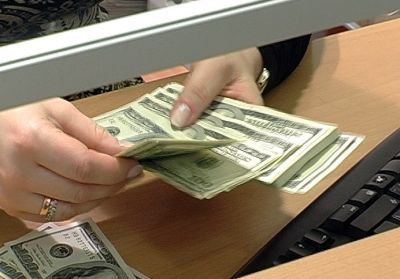 В Ужгороде скупают доллары США.