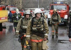 В Мукачево пожарные не успели спасти авто, Mitsubishi сгорел полностью