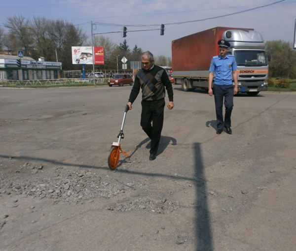 ДАІшники вважають, що в Ужгороді дороги розбиті не на всі 100%