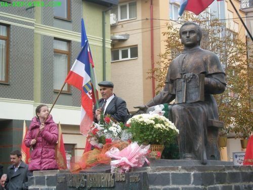 Делегаты Конгресса провели молебен около памятника русинскому философу Александру Духновичу