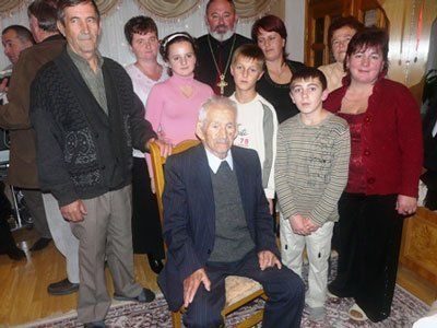 Своє 105-річчя Михайло Мішко зустрів у родинному колі.