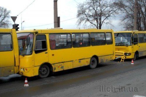 ДТП в Мариуполе : 3 "Богдана" собрали 6 карет "скорой помощи"