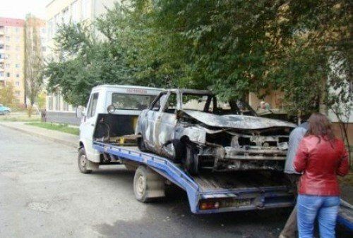 В Новом районе Ужгорода полностью сгорела "десятка"